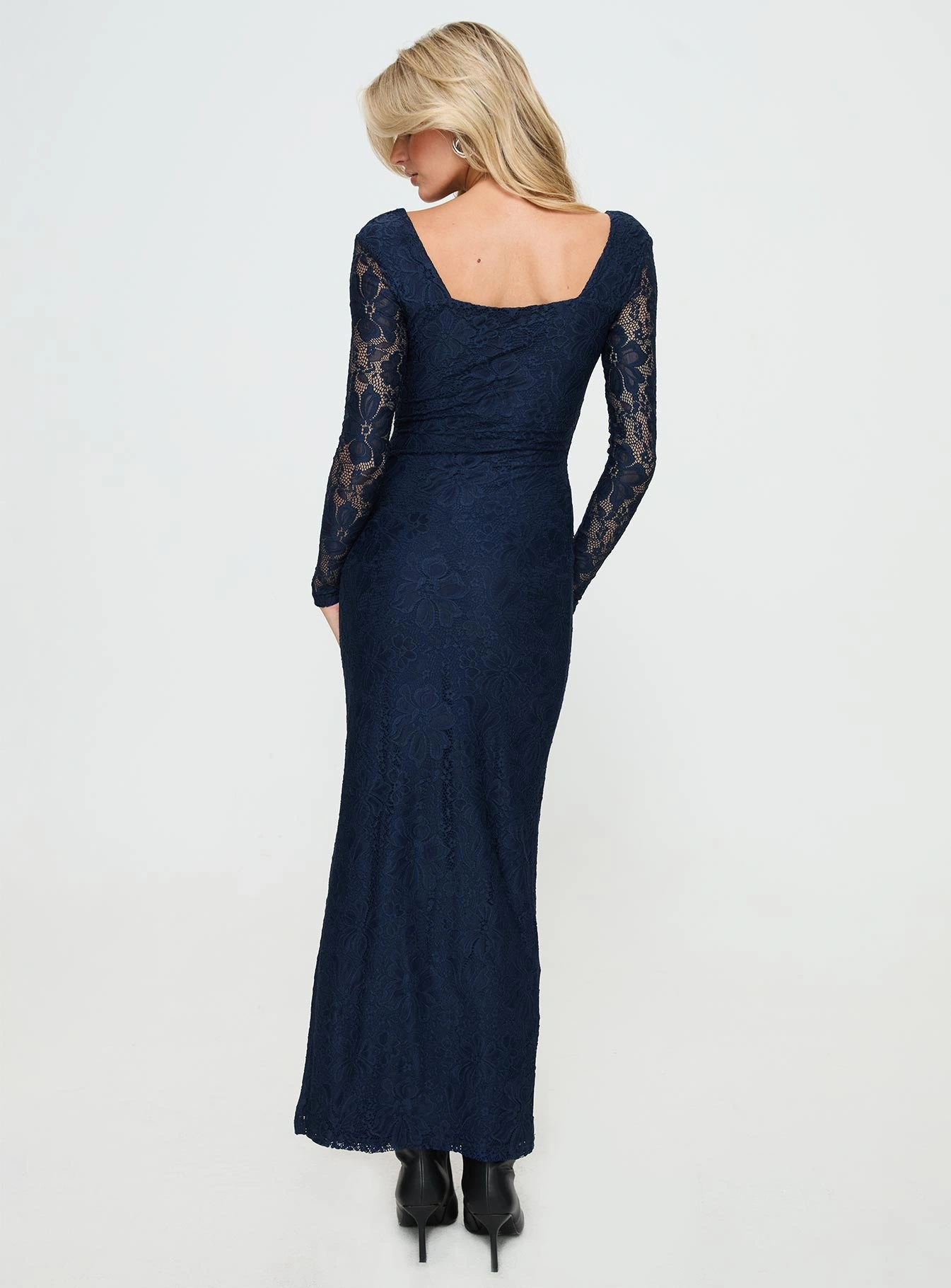Navy Dreams Maxi Dress: Marceline's Long Sleeve Charm! A must-have wardrobe staple, ready for anything, love it!