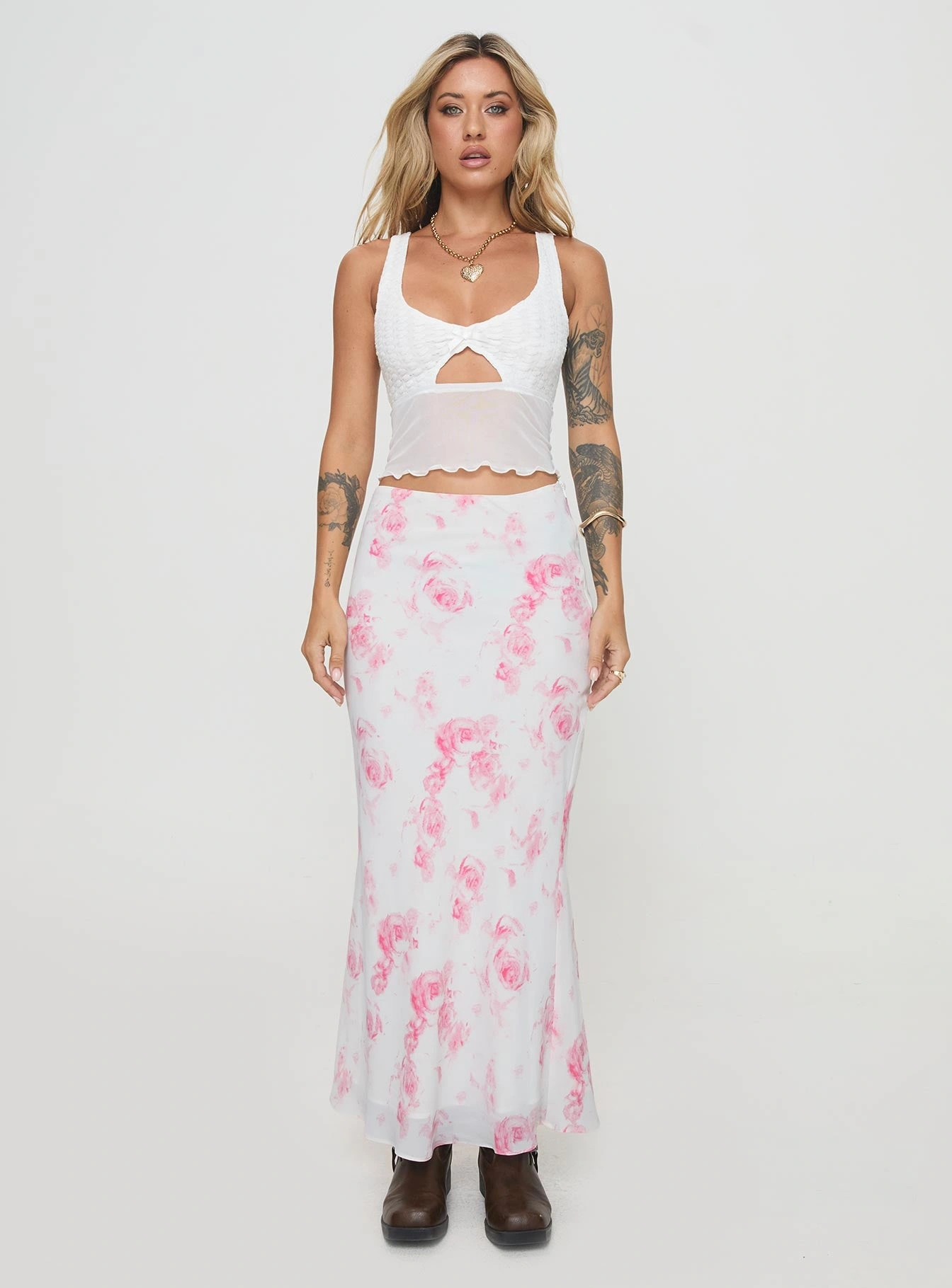 Marcellus: The White Top That Speaks Volumes. Pure, Effortless Style.